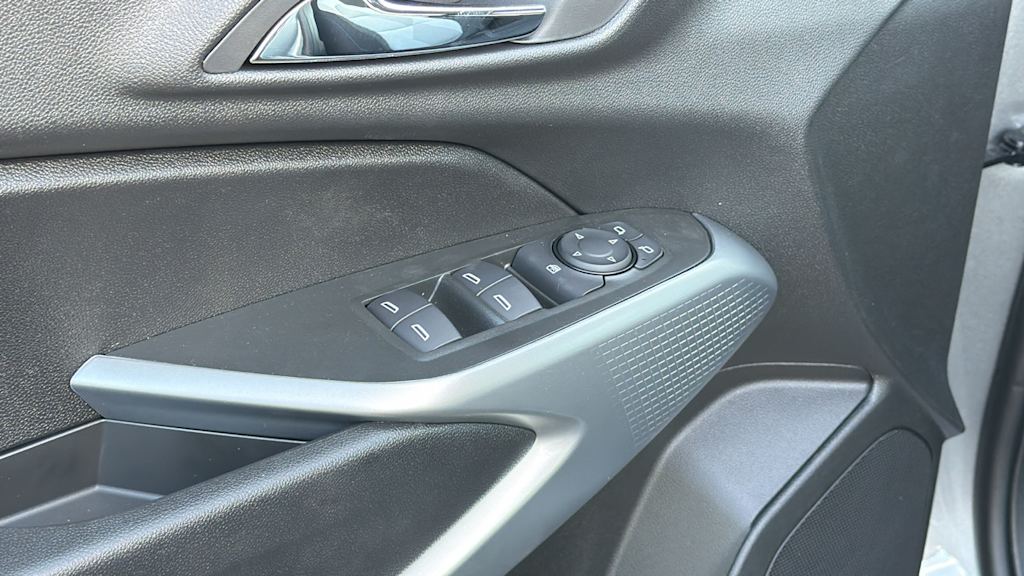 Thumbnail: 2026 Chevrolet Trax - 28