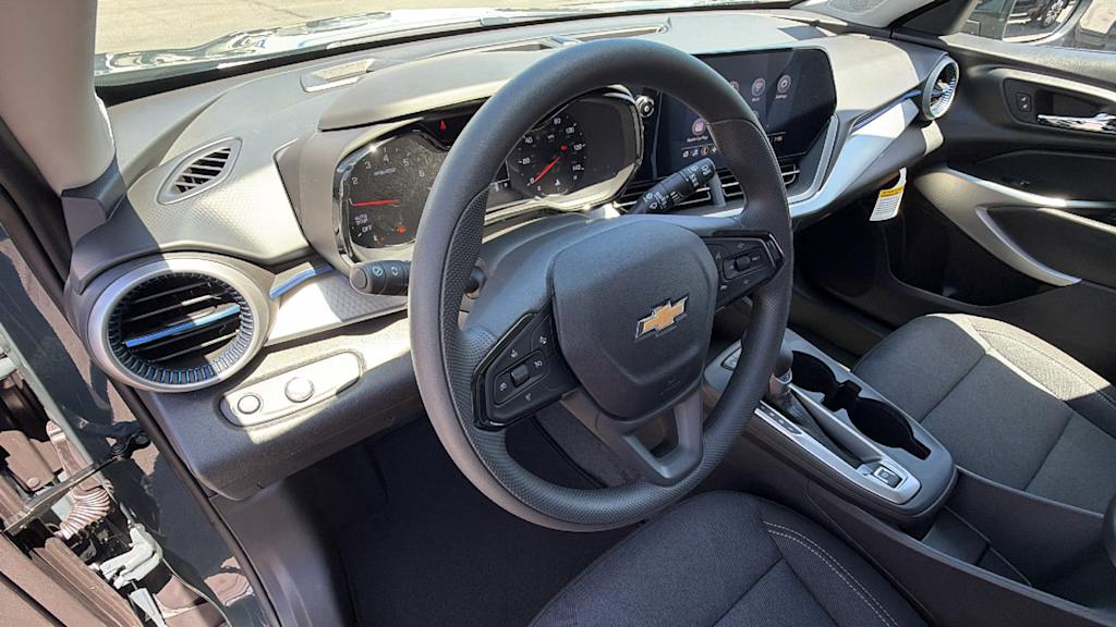 Thumbnail: 2026 Chevrolet Trax - 2