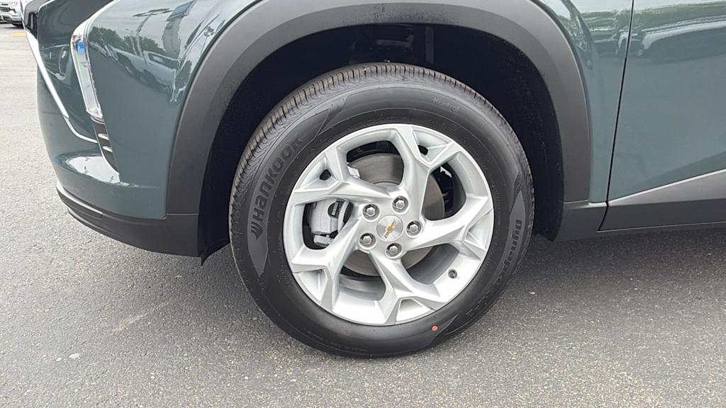 Thumbnail: 2026 Chevrolet Trax - 8