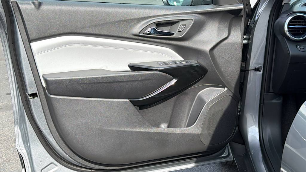 Thumbnail: 2026 Chevrolet Trax - 28
