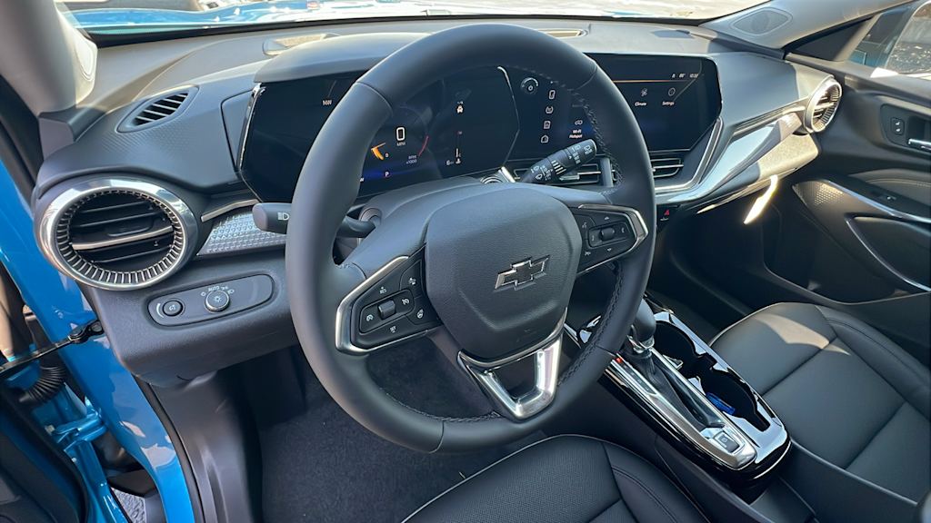 Thumbnail: 2025 Chevrolet Trax - 2