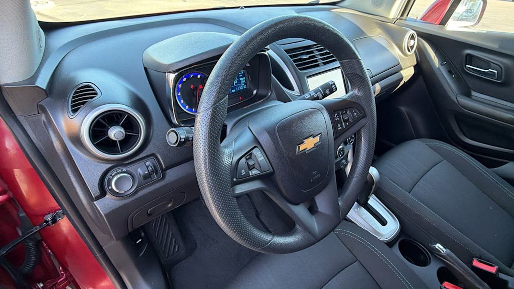 Thumbnail: 2015 Chevrolet Trax - 2
