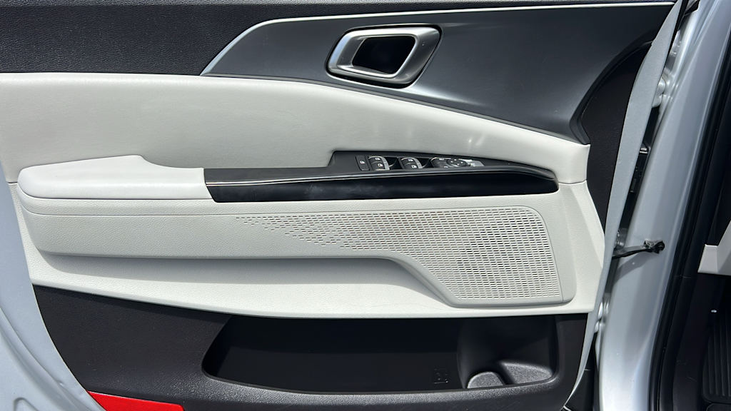 Thumbnail: 2023 Kia Carnival - 29