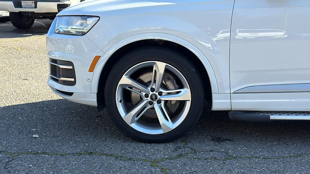 Thumbnail: 2019 Audi Q7 - 8