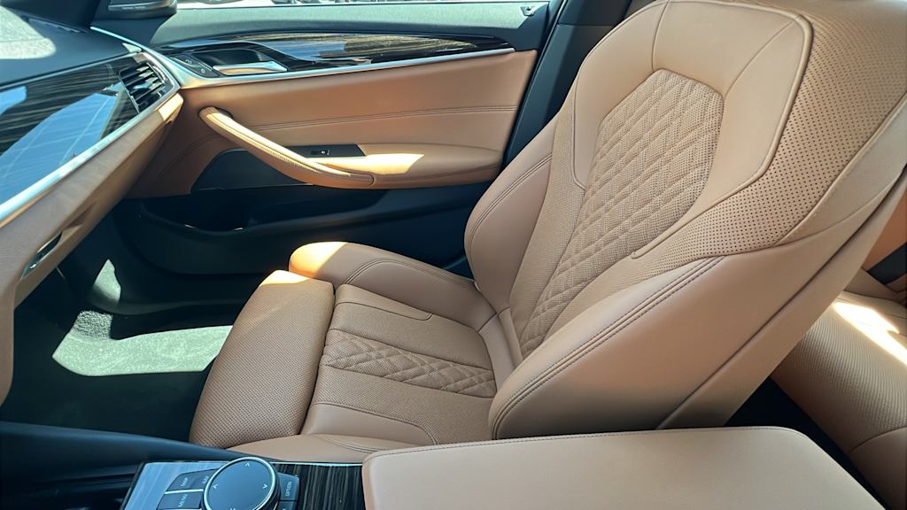 2023 BMW 5 Series 530e 10