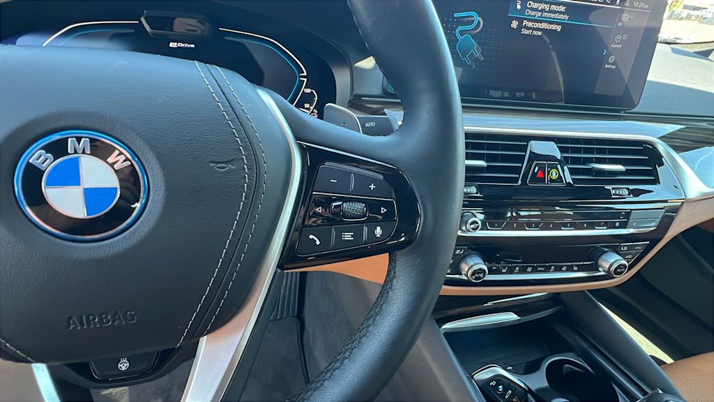 2023 BMW 5 Series 530e 12