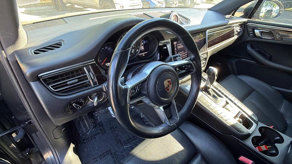 Thumbnail: 2020 Porsche Macan - 2