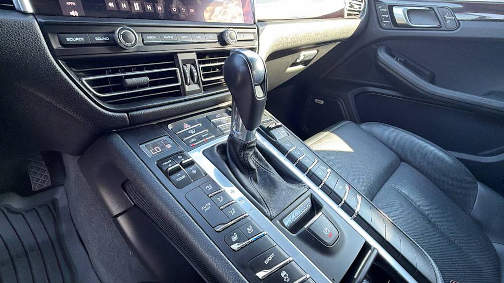 Thumbnail: 2020 Porsche Macan - 15