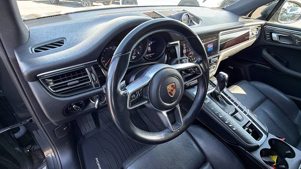 Thumbnail: 2020 Porsche Macan - 2