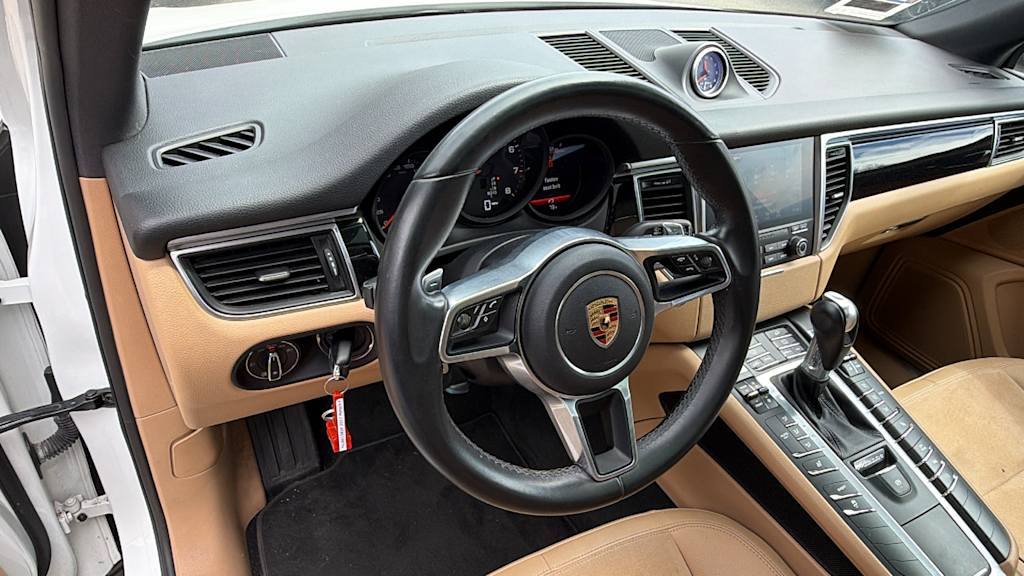 Thumbnail: 2017 Porsche Macan - 2