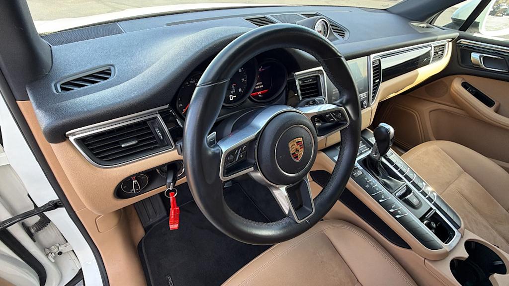 Thumbnail: 2017 Porsche Macan - 2