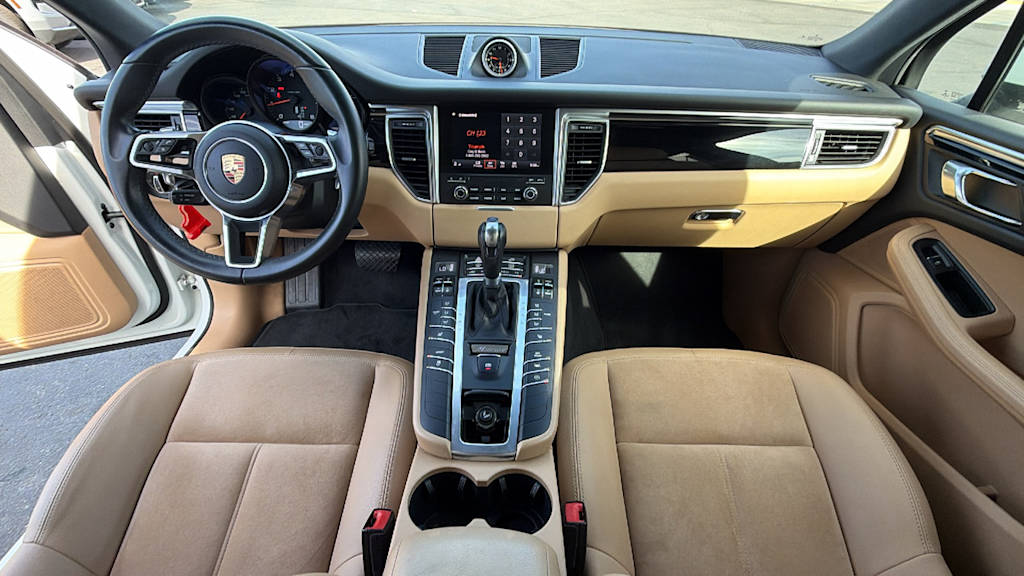 Thumbnail: 2017 Porsche Macan - 14
