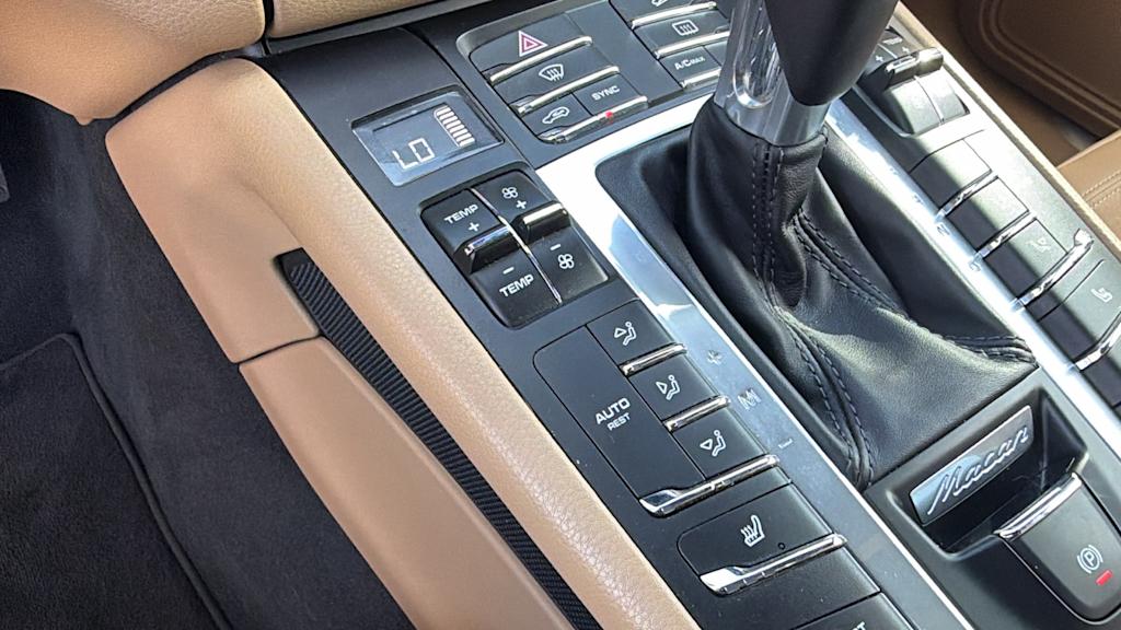 Thumbnail: 2017 Porsche Macan - 23
