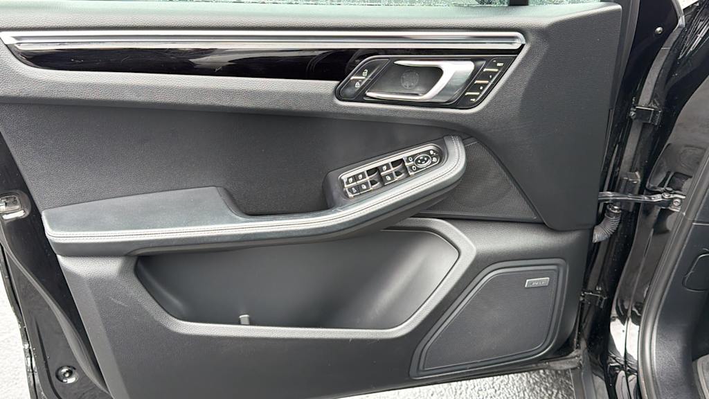 Thumbnail: 2021 Porsche Macan - 29