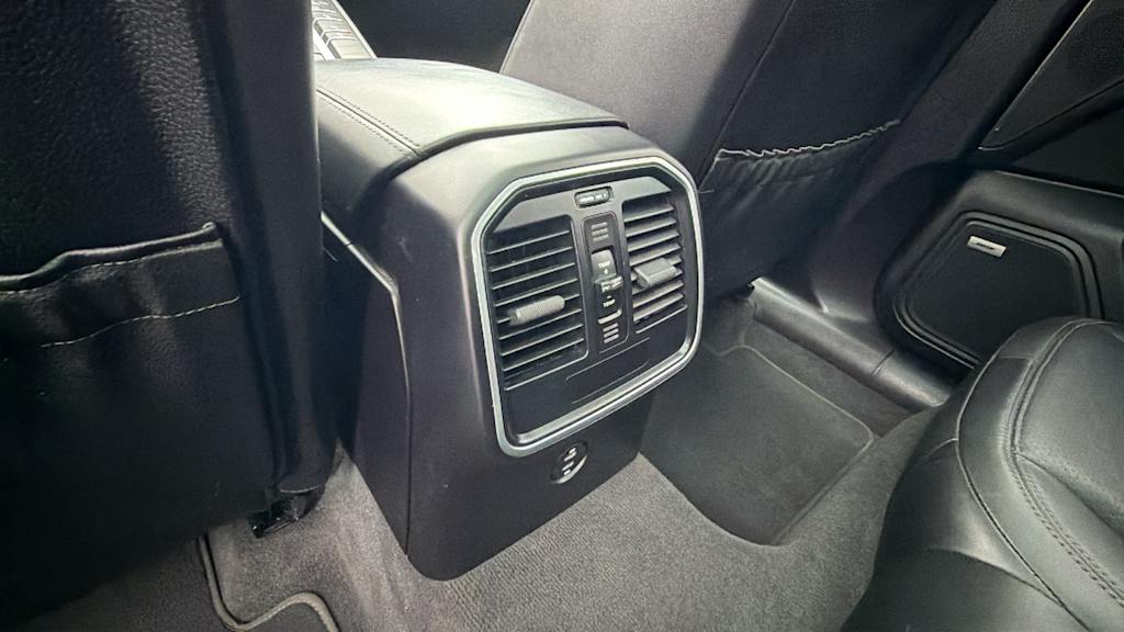 Thumbnail: 2021 Porsche Macan - 30