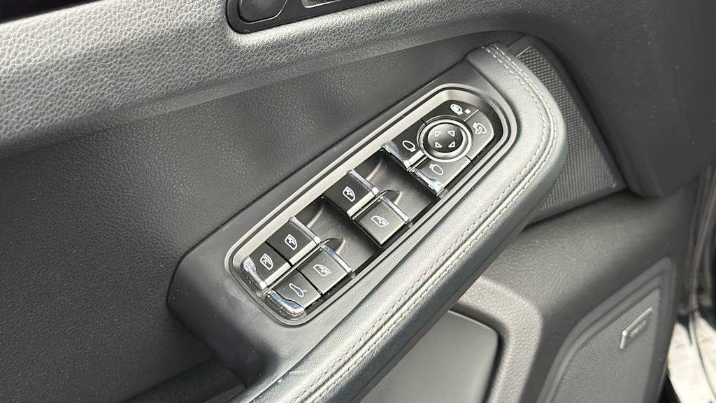 Thumbnail: 2021 Porsche Macan - 28