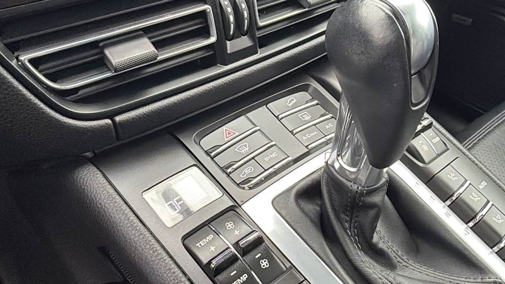 Thumbnail: 2021 Porsche Macan - 24