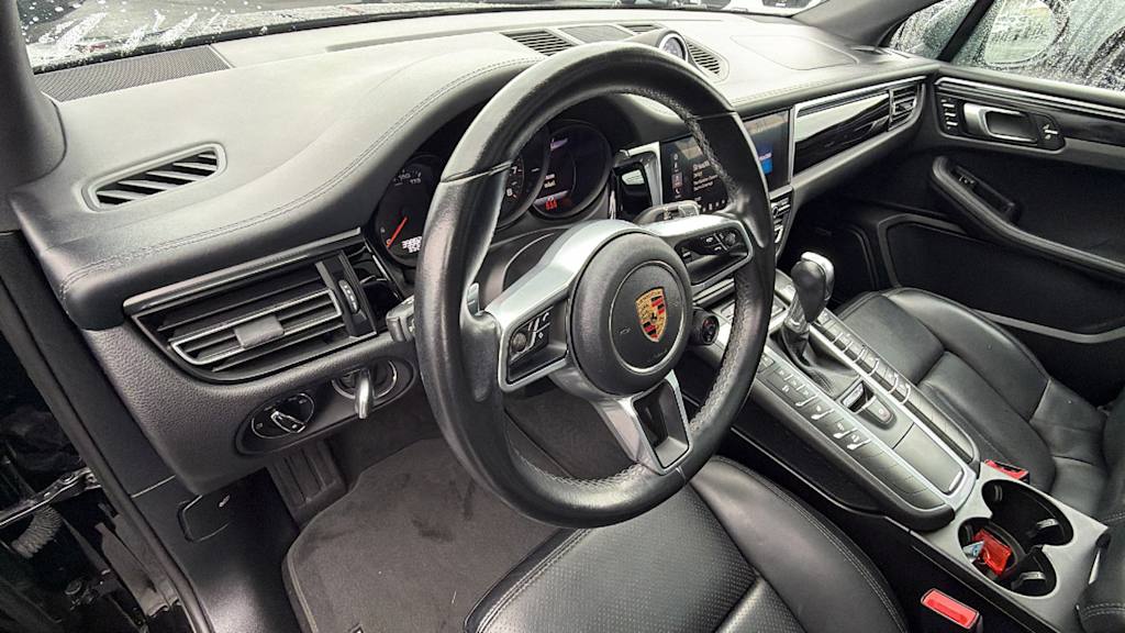 Thumbnail: 2021 Porsche Macan - 2