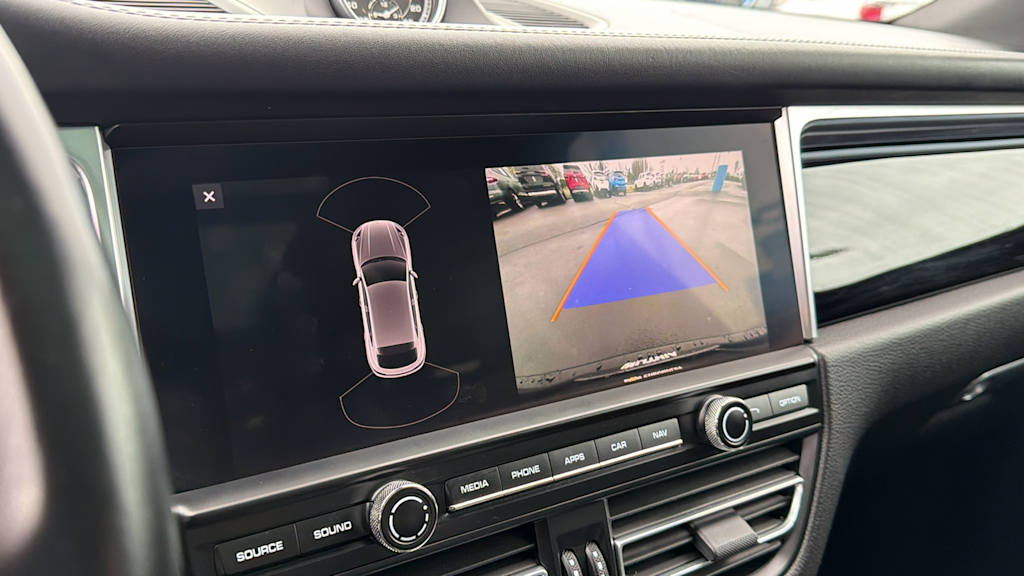 Thumbnail: 2021 Porsche Macan - 25