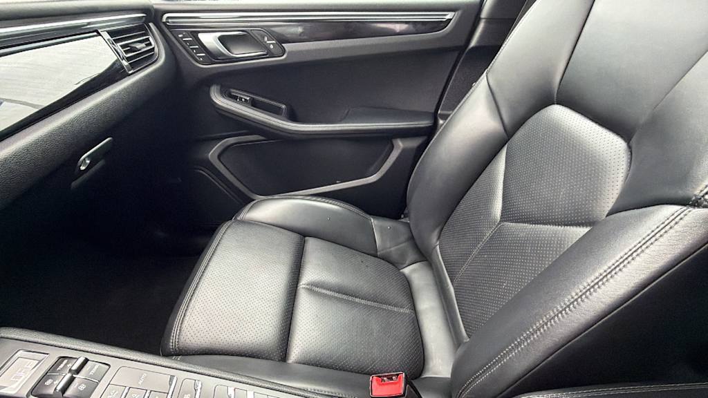 Thumbnail: 2021 Porsche Macan - 10