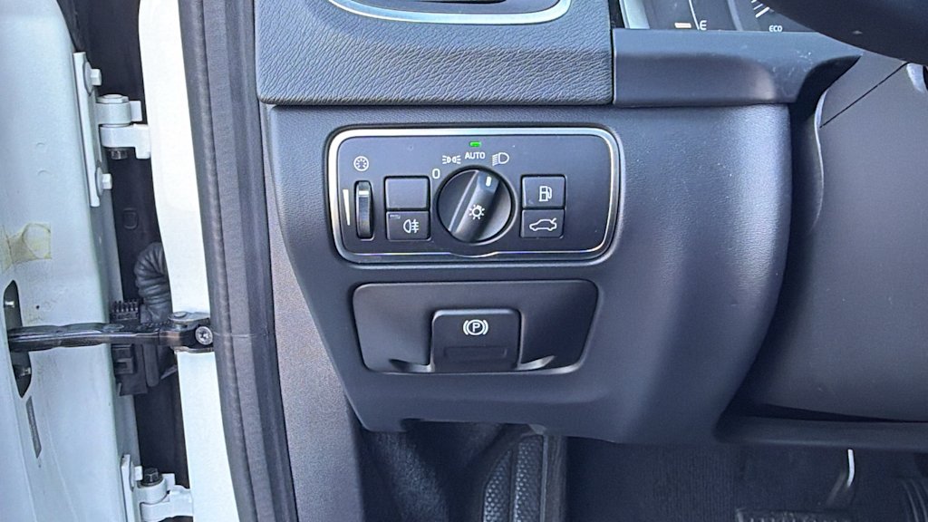 Thumbnail: 2017 Volvo S60 - 24