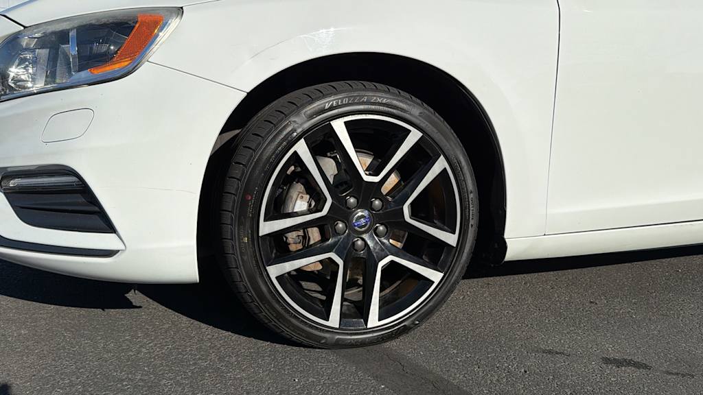 Thumbnail: 2017 Volvo S60 - 8