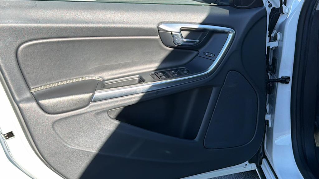 Thumbnail: 2017 Volvo S60 - 29