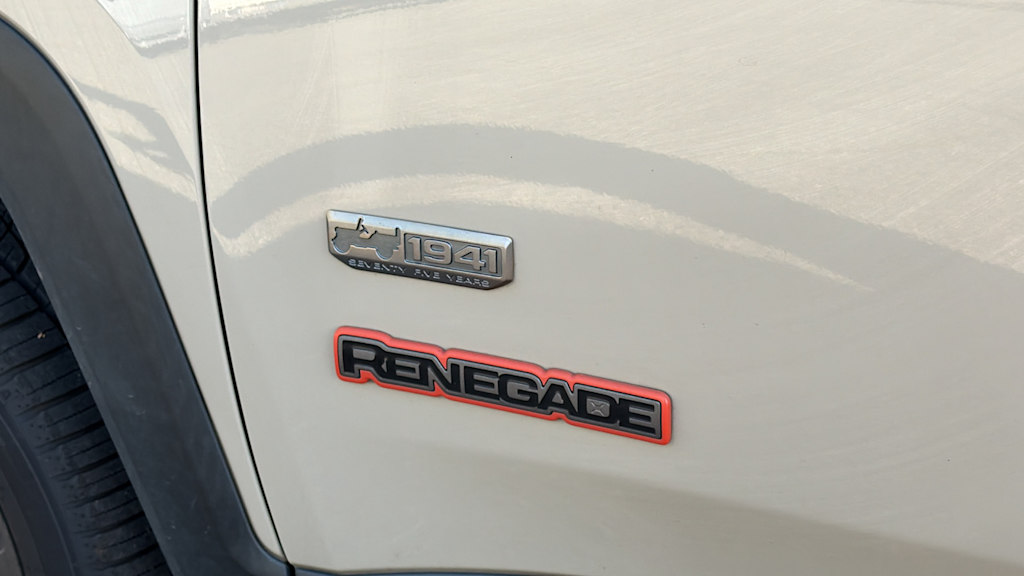 Thumbnail: 2016 Jeep Renegade - 7
