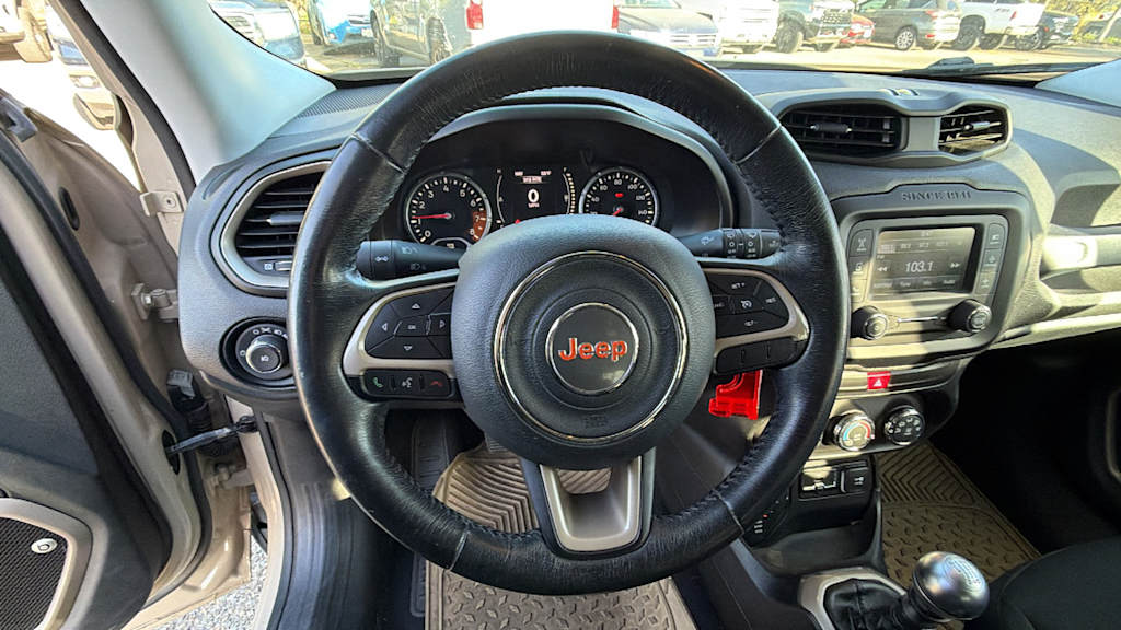 Thumbnail: 2016 Jeep Renegade - 9