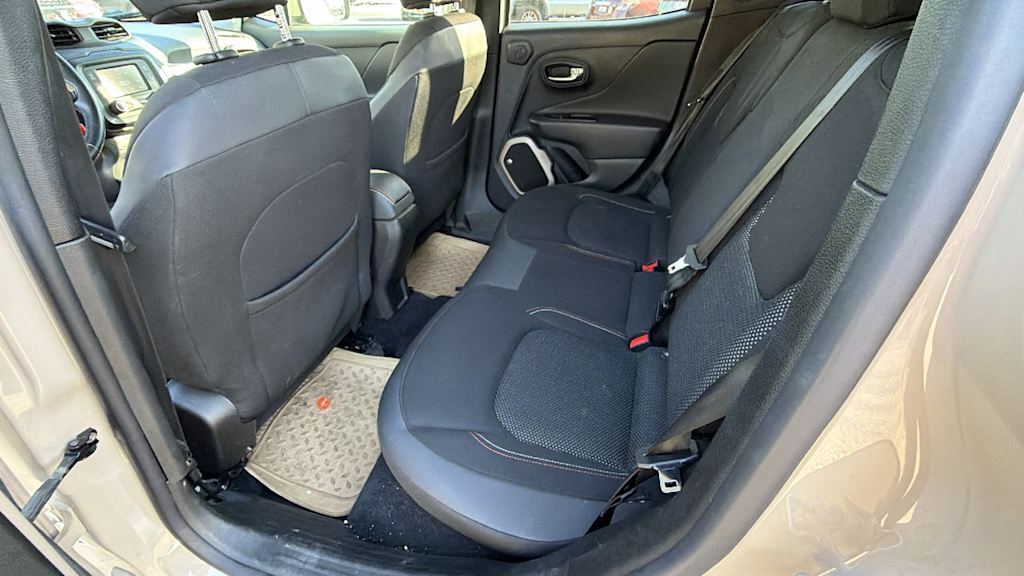 Thumbnail: 2016 Jeep Renegade - 11