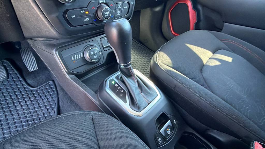 Thumbnail: 2023 Jeep Renegade - 13