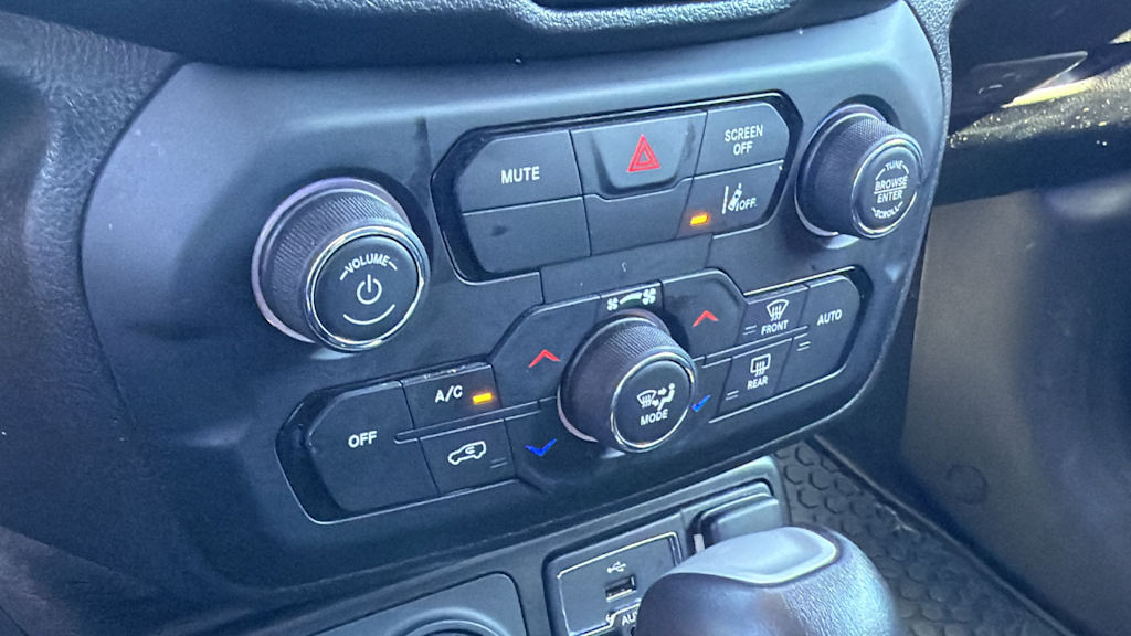 Thumbnail: 2023 Jeep Renegade - 22