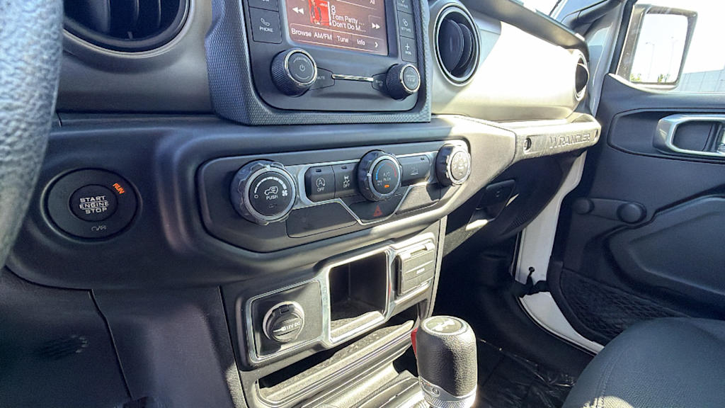 Thumbnail: 2021 Jeep Wrangler - 24