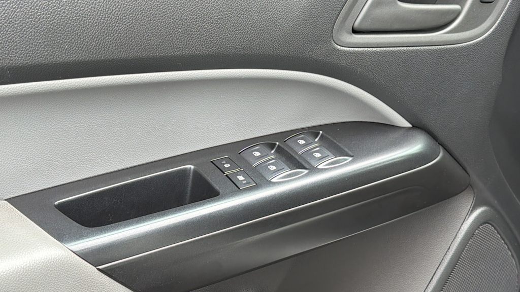 Thumbnail: 2022 Chevrolet Colorado - 28