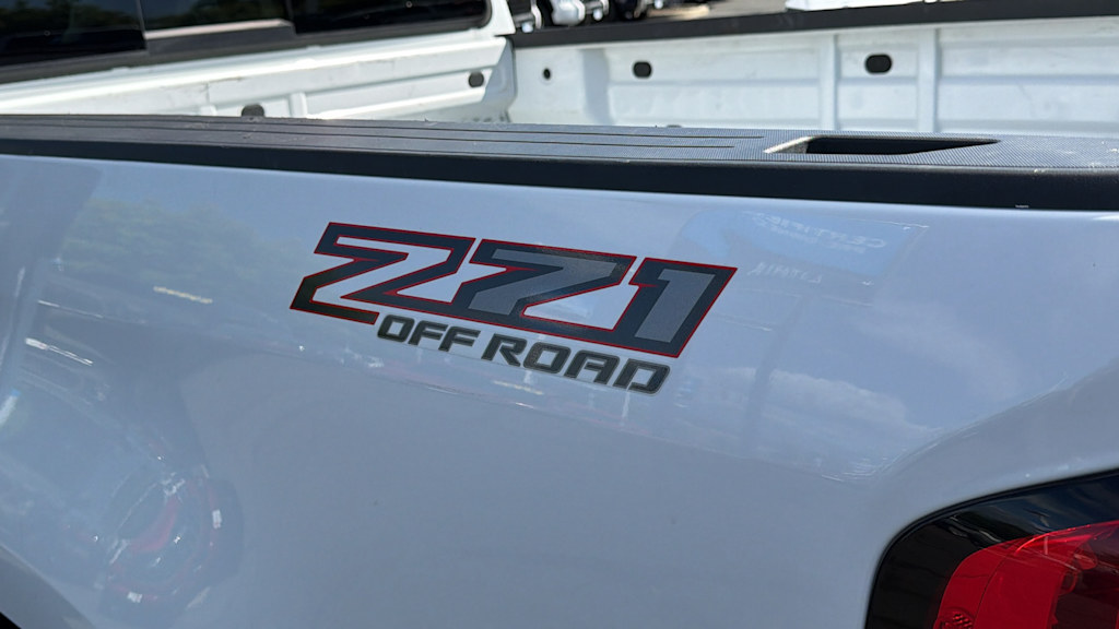 Thumbnail: 2022 Chevrolet Colorado - 30