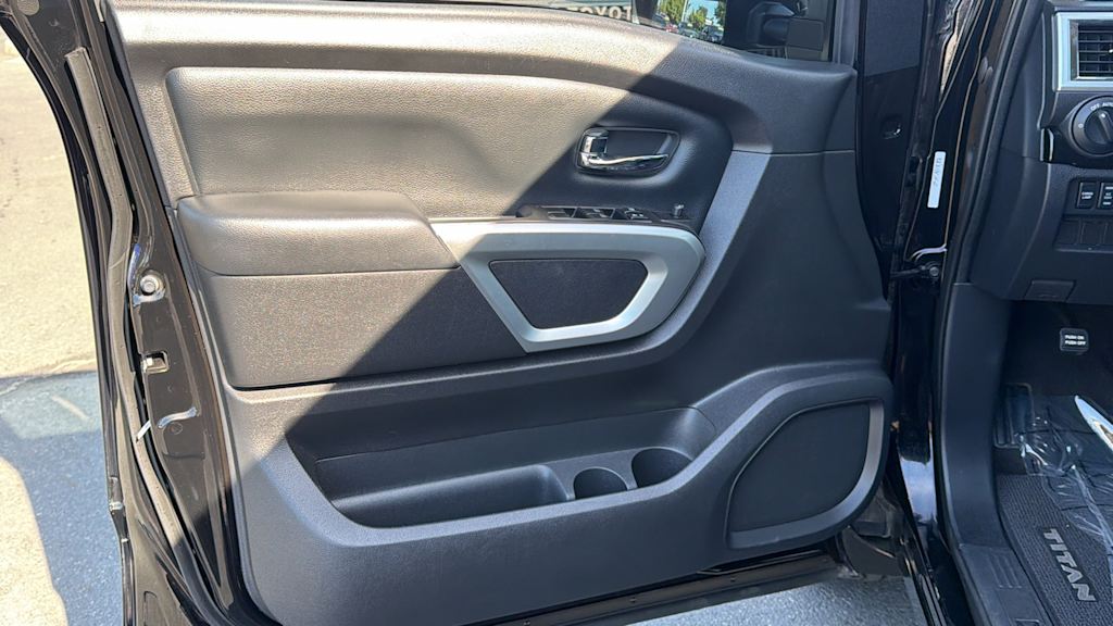2020 Nissan Titan SV - Photo 25