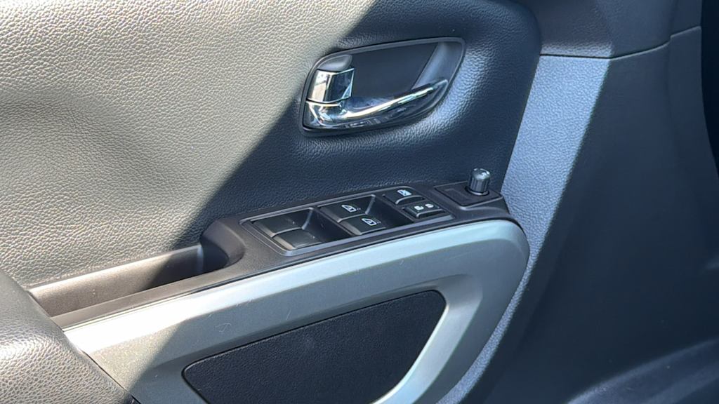2020 Nissan Titan SV - Photo 24
