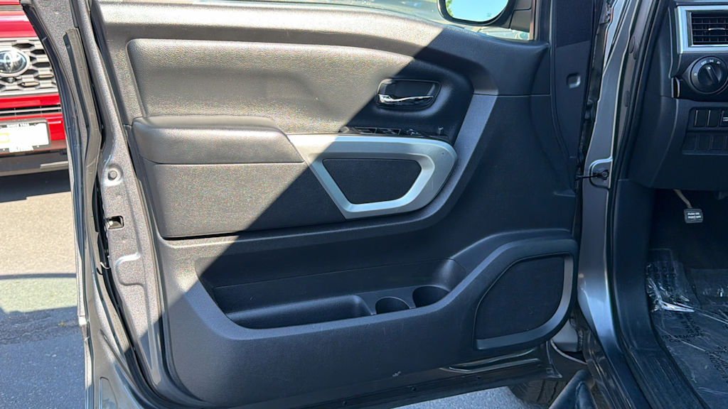 Thumbnail: 2019 Nissan Titan - 28