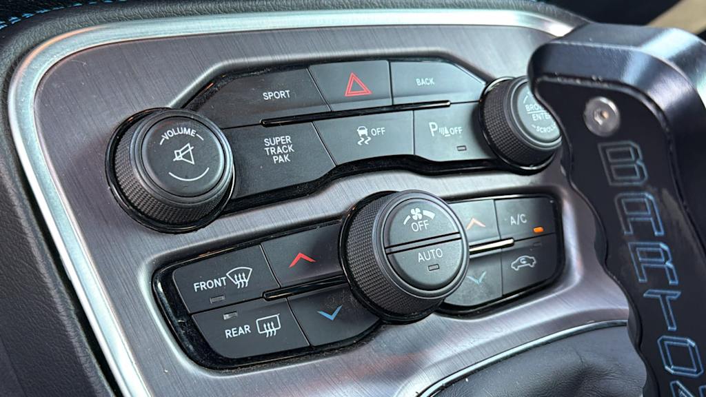 Thumbnail: 2015 Dodge Challenger - 21