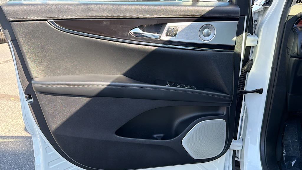 Thumbnail: 2022 Lincoln Nautilus - 28