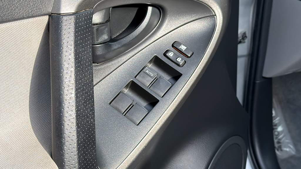 Thumbnail: 2011 Toyota RAV4 - 28