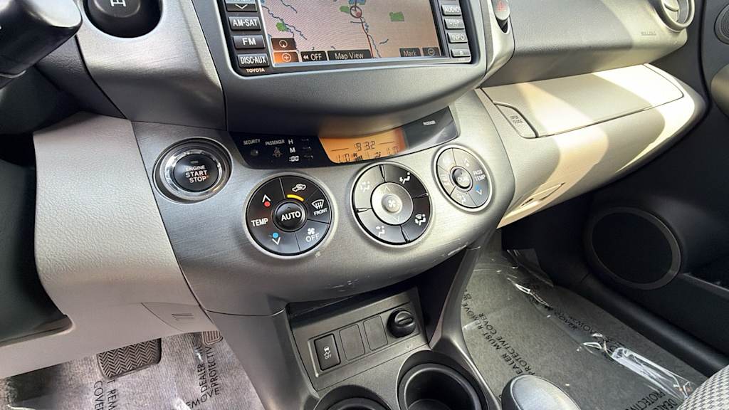 Thumbnail: 2011 Toyota RAV4 - 23
