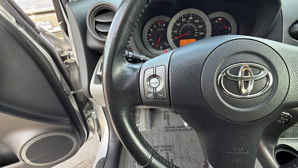 Thumbnail: 2011 Toyota RAV4 - 26