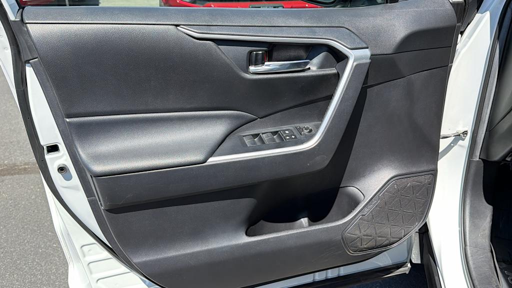 Thumbnail: 2020 Toyota RAV4 - 29