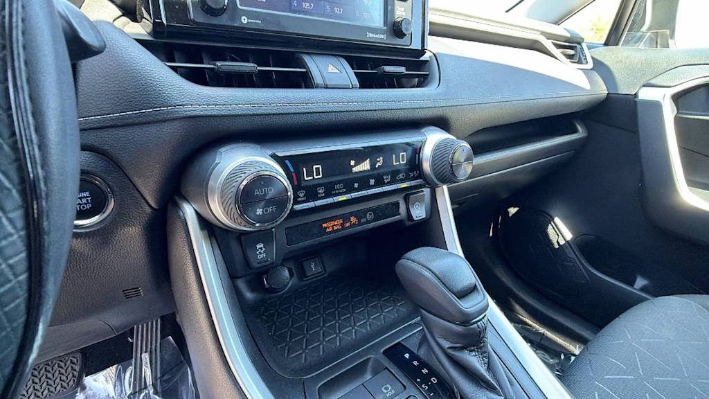 Thumbnail: 2020 Toyota RAV4 - 9