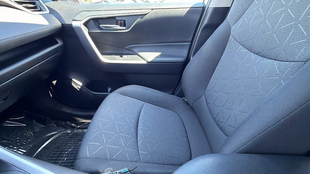 Thumbnail: 2020 Toyota RAV4 - 11