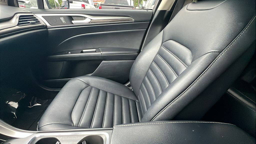 2019 Ford Fusion SEL 11