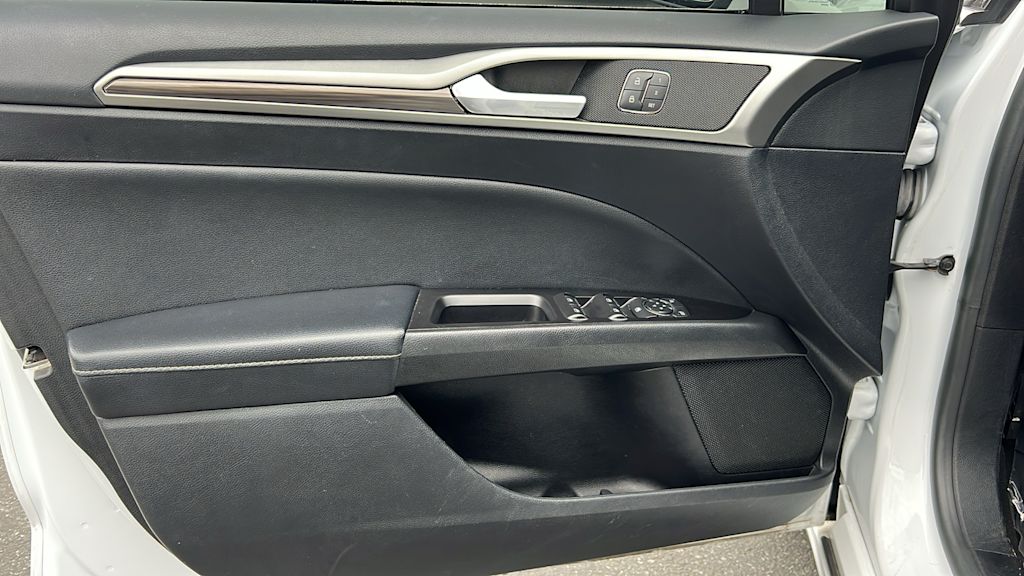 2019 Ford Fusion SEL 28