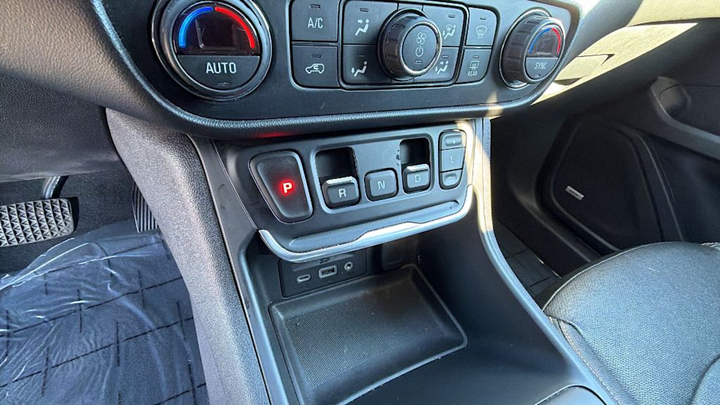 Thumbnail: 2021 GMC Terrain - 22