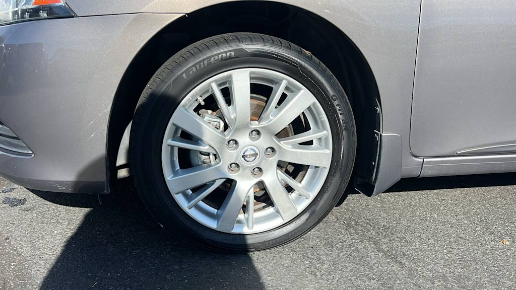 Thumbnail: 2015 Nissan Sentra - 8